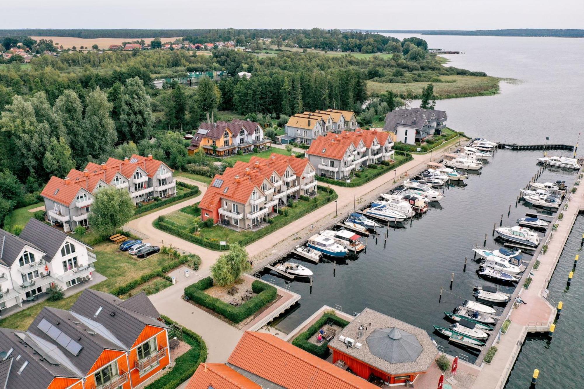 Apartment Plauseelig Mit Bootsliegeplatz Optional Плау ам Зее Екстериор снимка